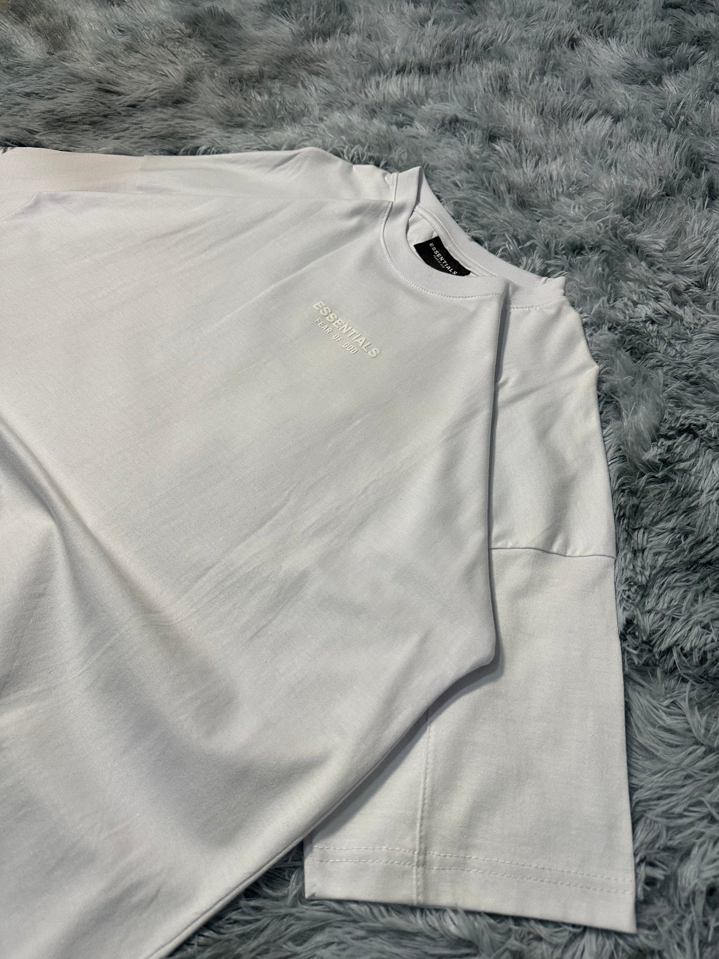 REMERA OVERSIZE ESSENTIALS